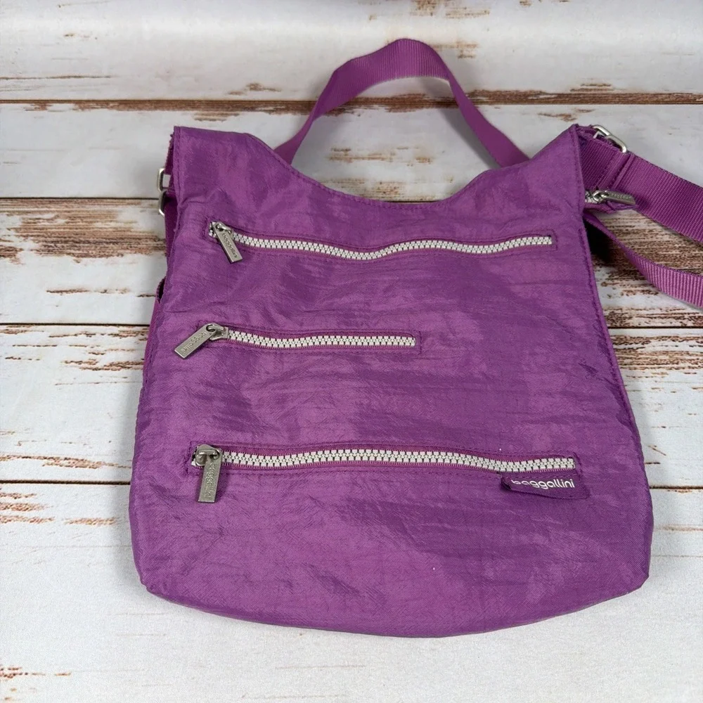 Baggallini Signature Purple Nylon Crossbody Shoulder Bag Purse Multi-Pocket